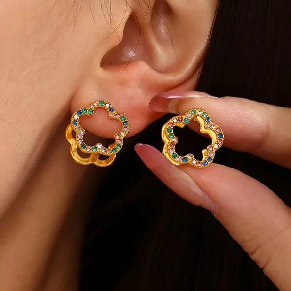 Gold_Hollow_Flower_Stud_Earrings_For_Women